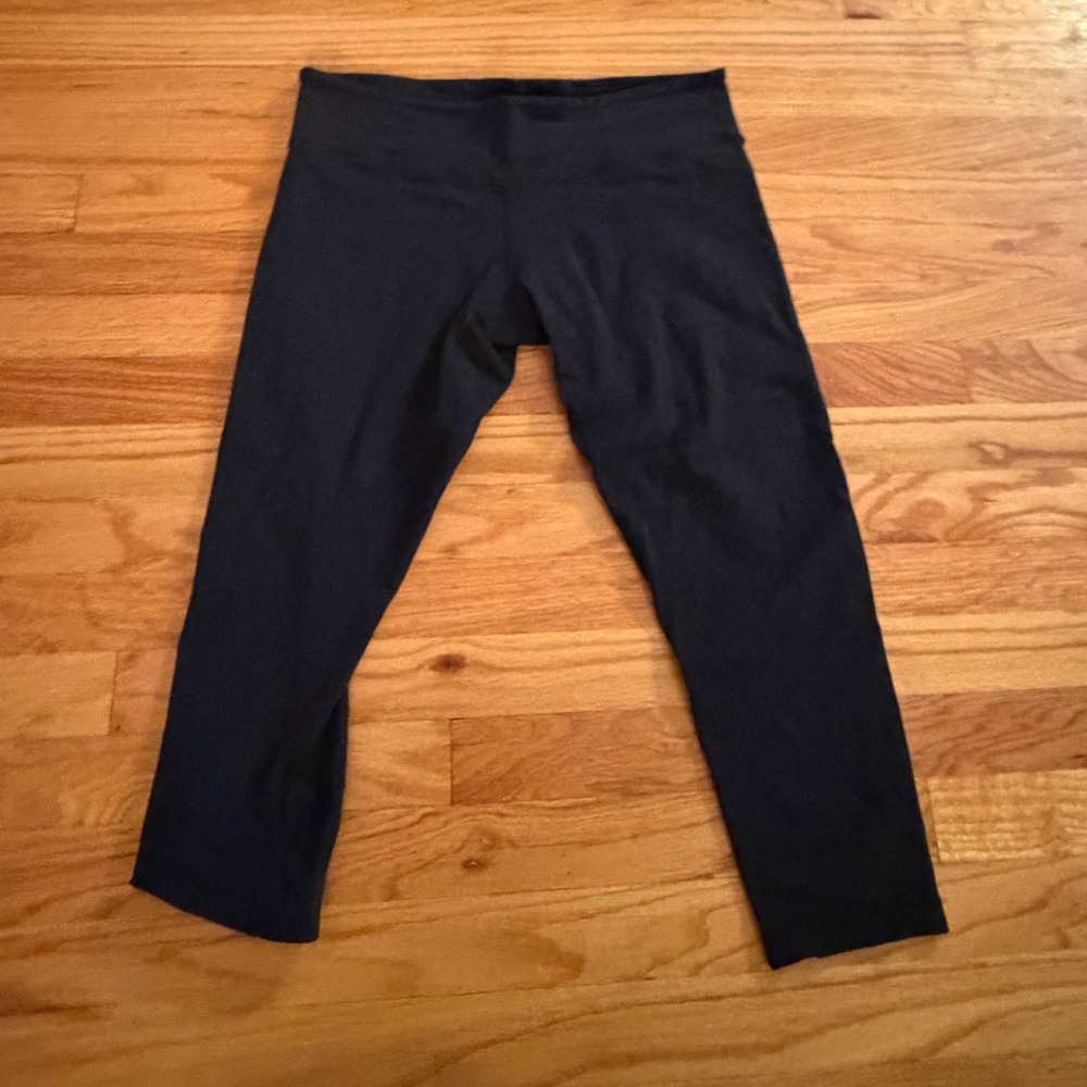 Lululemon Vintage Low Rise Crop Leggings Size 10 Black Athletic Yoga Pants